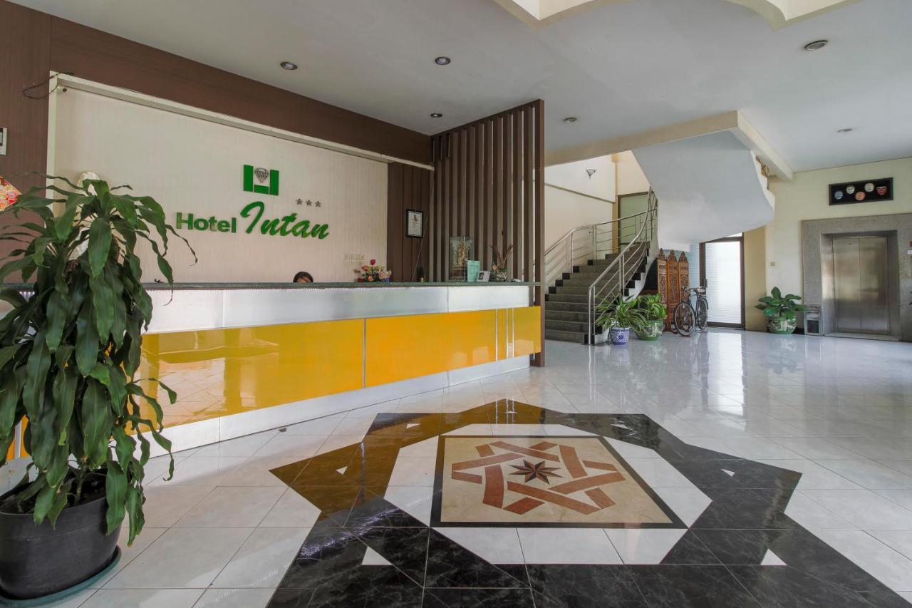Reddoorz Plus Near Grage City Mall Cirebon Dış mekan fotoğraf